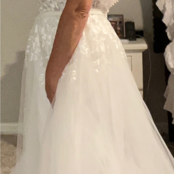 Brand new bridal dress. - Picture 7 of 13